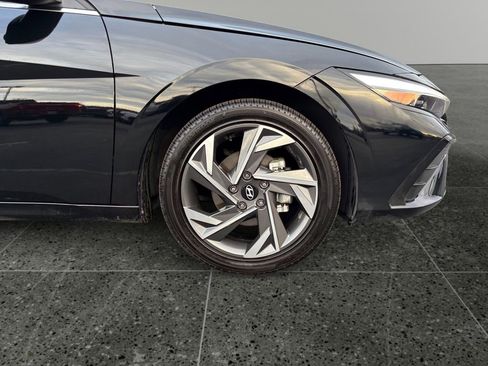 Used 2024 Hyundai Elantra Limited image 9