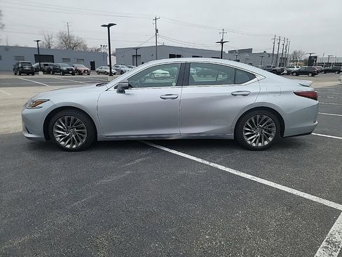 Used 2025 Lexus ES 350 Luxury image 2