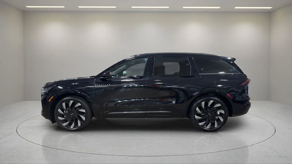 Certified 2024 Lincoln Nautilus Reserve w/ Jet Appearance Package (87T) AWD/4WD image 15