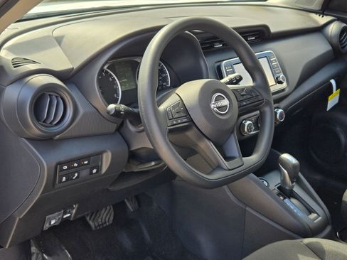 New 2025 Nissan Kicks Play S image 10