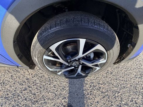 Used 2018 Toyota C-HR XLE FWD image 43