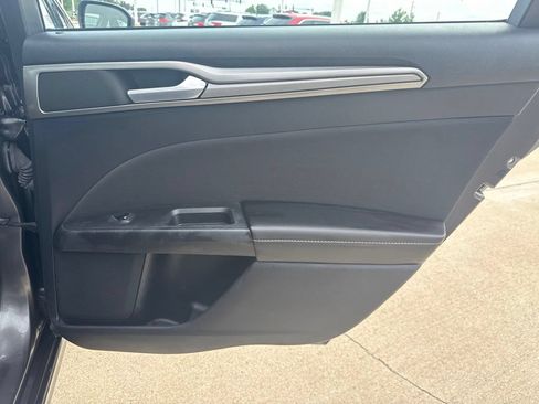 Used 2020 Ford Fusion SE FWD image 19