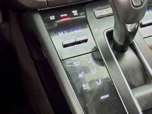 Used 2023 Porsche Macan image 19