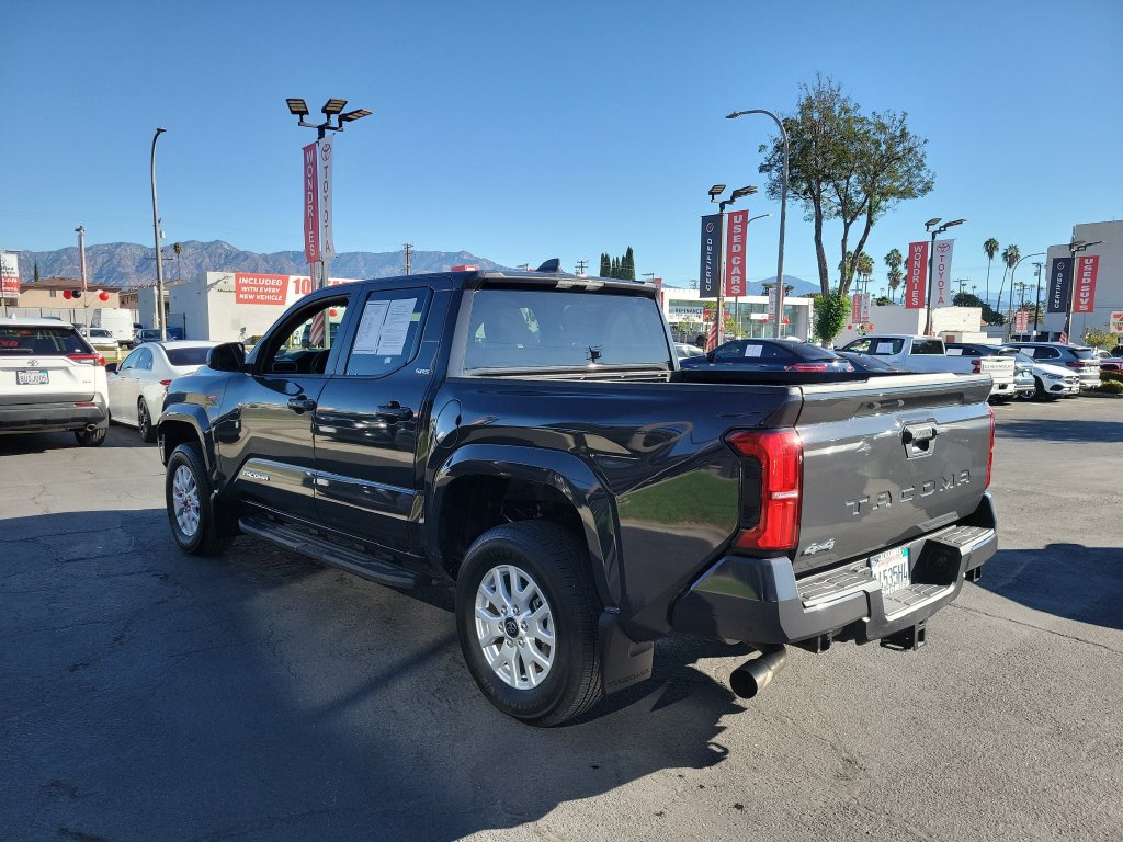Used 2025 Toyota Tacoma SR5 AWD/4WD image 5