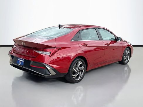 Used 2025 Hyundai Elantra SEL image 5
