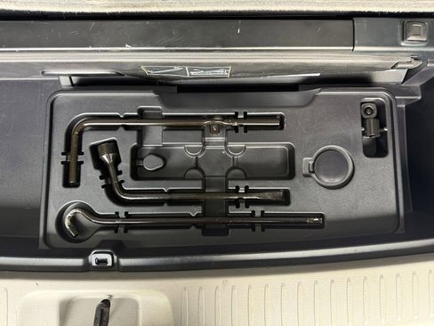 Used 2019 Toyota Highlander LE FWD image 36