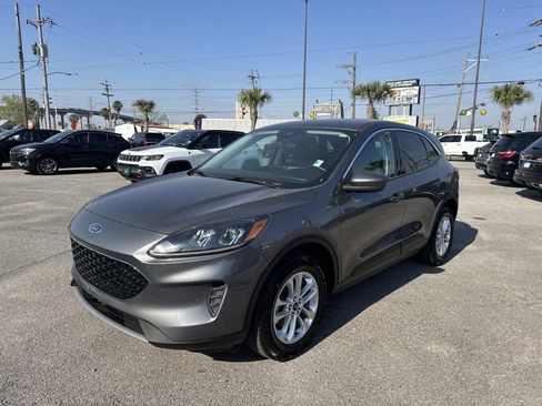 Used 2021 Ford Escape SE image 3