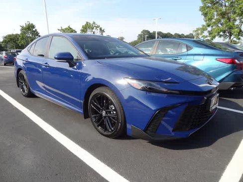 Used 2026 Toyota Camry SE w/ Multimedia Upgrade Package FWD image 2