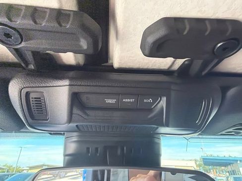 Used 2024 Jeep Gladiator Rubicon w/ Convenience Group AWD/4WD image 32