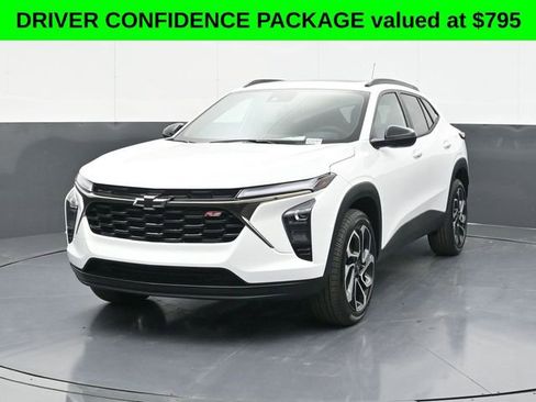 New 2026 Chevrolet Trax RS w/ Sunroof Package image 3