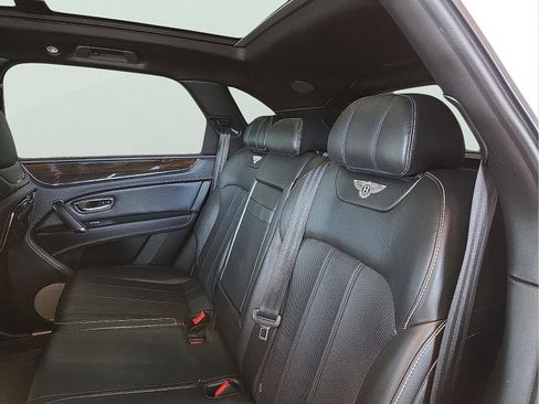 Used 2018 Bentley Bentayga image 9