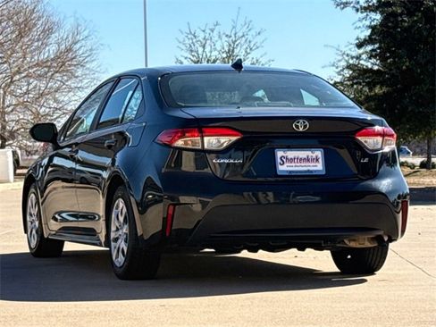 Used 2021 Toyota Corolla LE image 6