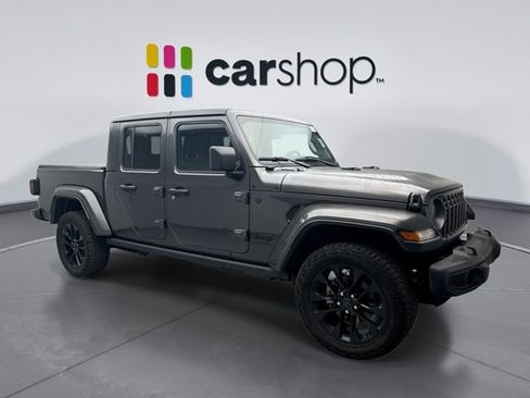 Used 2025 Jeep Gladiator Sport AWD/4WD image 7