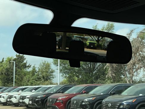 Used 2022 Nissan Pathfinder SV image 27