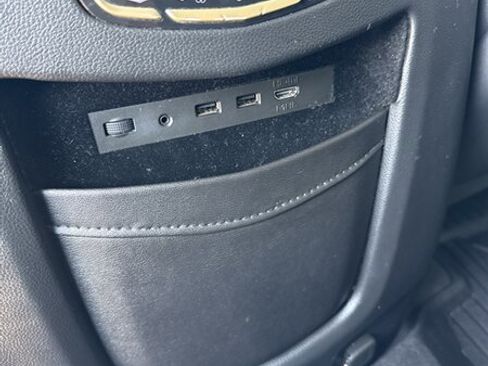 Used 2018 Cadillac Escalade Premium Luxury image 30