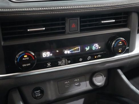 Used 2025 Nissan Rogue SV image 27