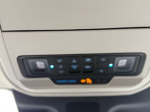 Used 2025 Ford Expedition Active image 33