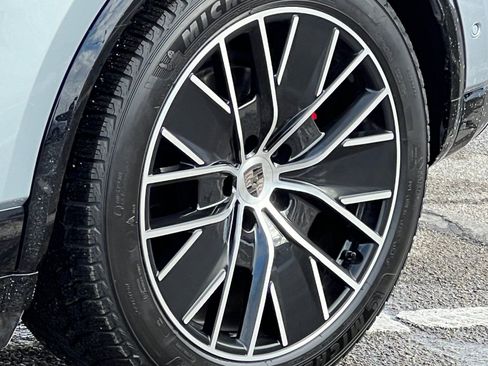 Certified 2025 Porsche Macan Turbo Electric image 13