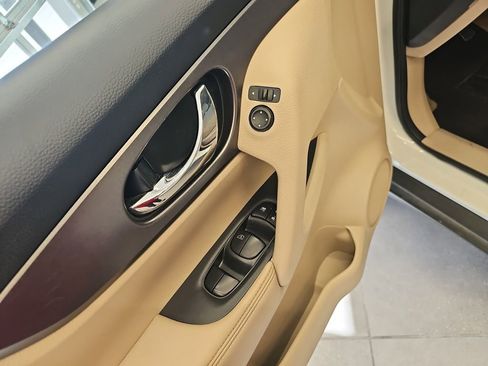 Used 2015 Nissan Rogue SV image 14