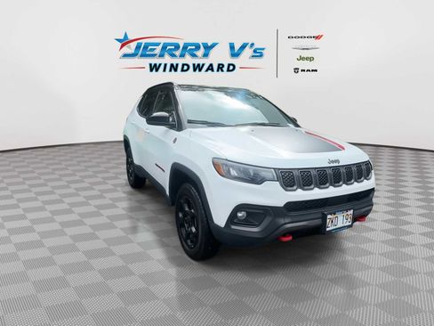 Used 2023 Jeep Compass Trailhawk image 3