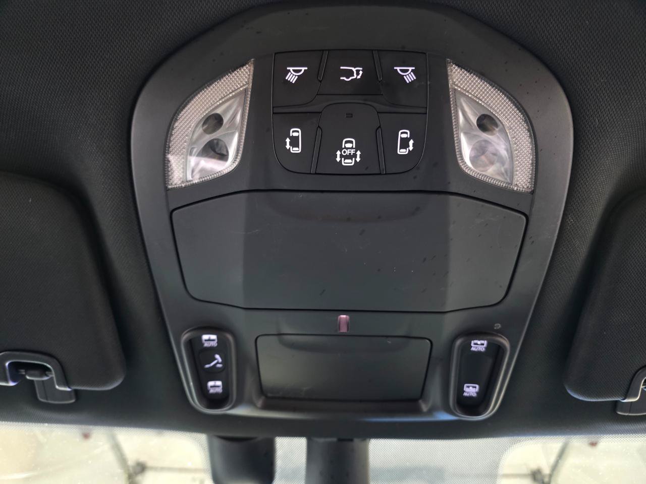 Used 2019 Chrysler Pacifica Limited w/ Advanced Safetytec Group FWD image 43
