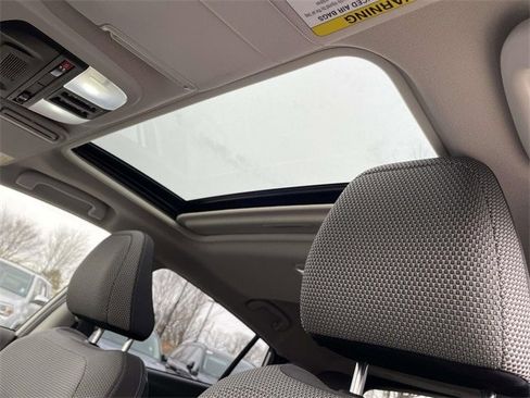 Used 2024 Subaru Crosstrek 2.0i Premium image 21