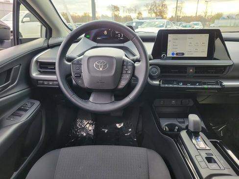 Used 2025 Toyota Prius LE image 10