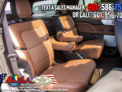 Used 2024 Lincoln Navigator Reserve AWD/4WD image 11