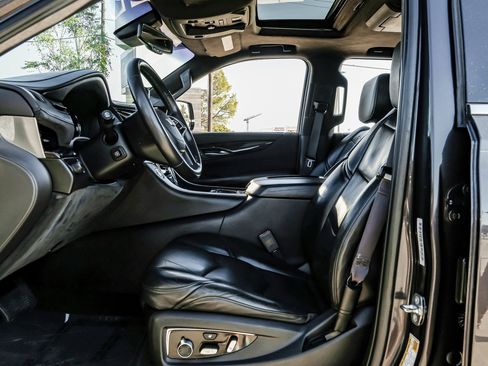 Used 2016 Cadillac Escalade Platinum image 4