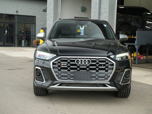 Used 2021 Audi SQ5 Premium Plus w/ Premium Plus Package image 2