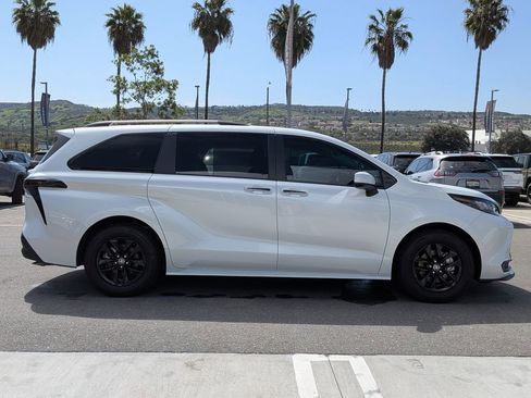 Used 2023 Toyota Sienna XLE image 10