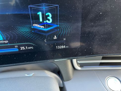 Used 2025 Hyundai Elantra SEL image 39