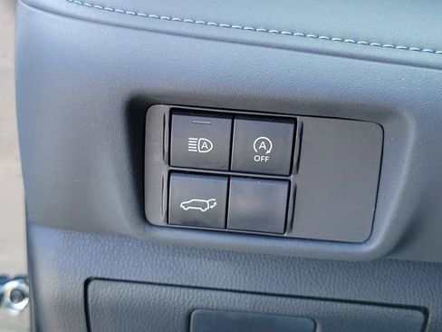 Used 2024 Toyota Highlander LE image 16