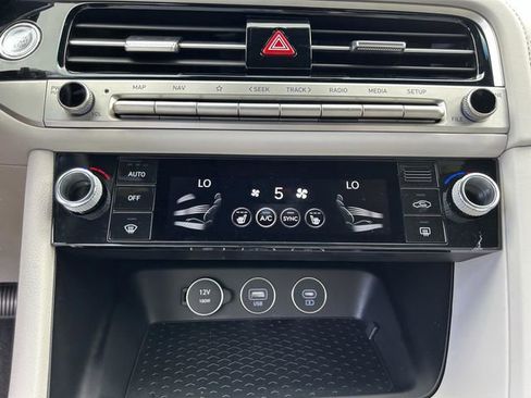 Used 2025 Genesis G70 2.5T RWD image 24