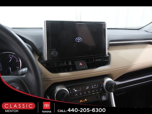 Certified 2025 Toyota RAV4 LE AWD/4WD image 8