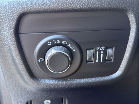 Used 2025 Jeep Grand Cherokee Altitude AWD/4WD image 12