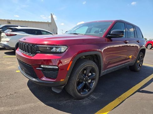 Used 2023 Jeep Grand Cherokee Limited w/ Black Appearance Package RWD image 11