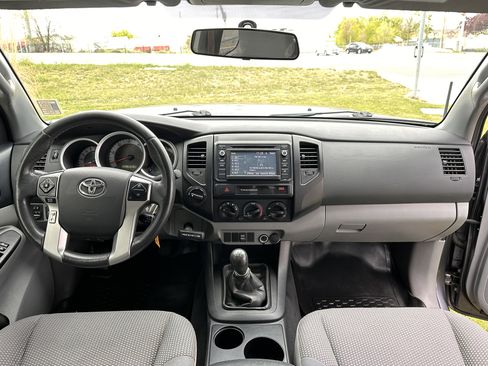 Used 2015 Toyota Tacoma 4x4 Access Cab w/ Convenience Package image 28