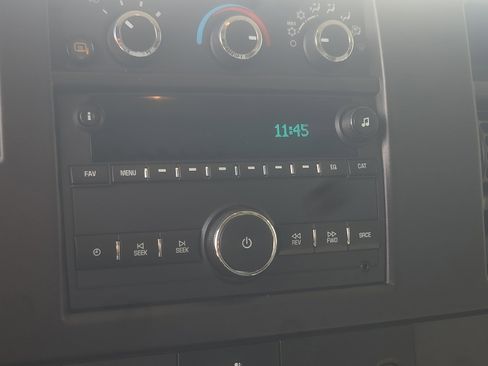 Used 2022 Chevrolet Express 3500 w/ Driver Convenience Package image 10