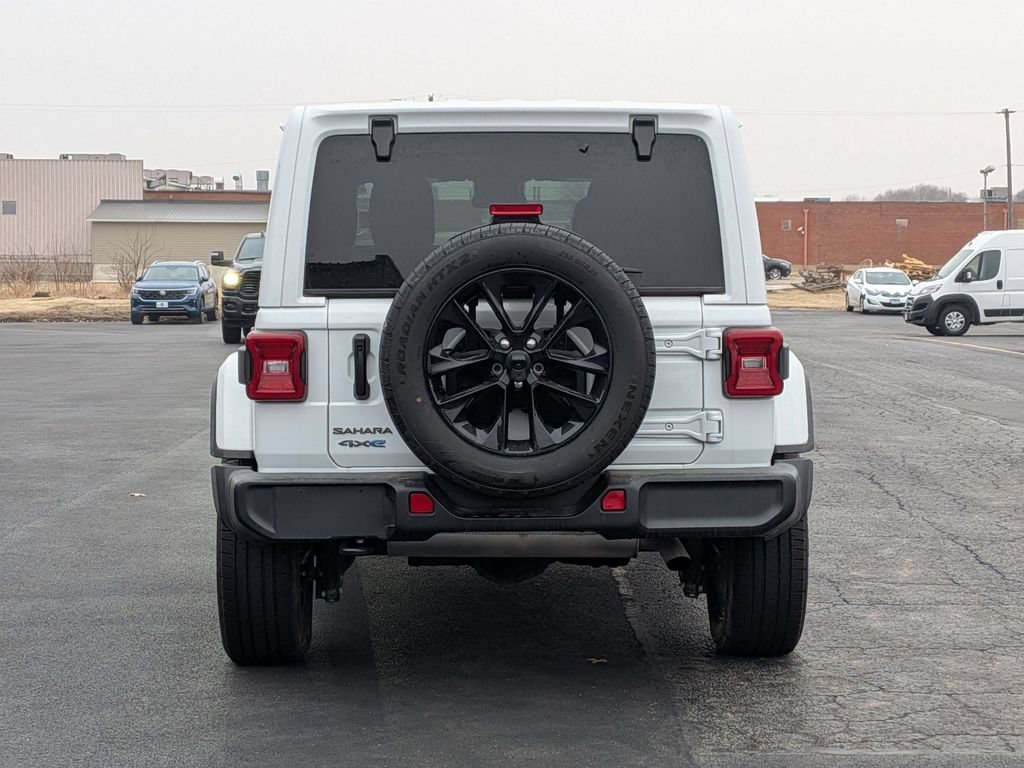Used 2025 Jeep Wrangler Unlimited Sahara AWD/4WD image 6