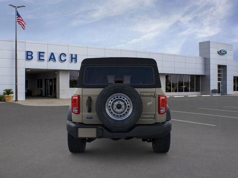 New 2025 Ford Bronco 4-Door image 5