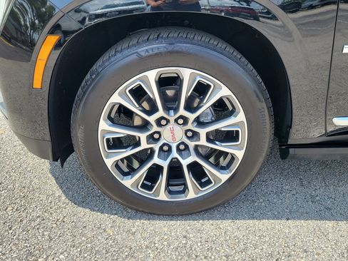 Used 2026 GMC Yukon Denali w/ Denali Reserve Package AWD/4WD image 5