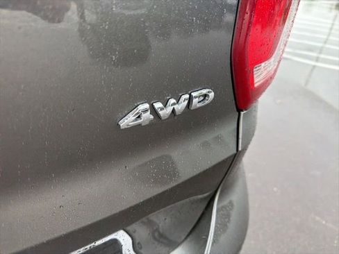 Used 2018 Ford Explorer XLT w/ Equipment Group 202A AWD/4WD image 9