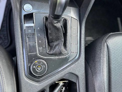 Used 2020 Volkswagen Tiguan SE image 15