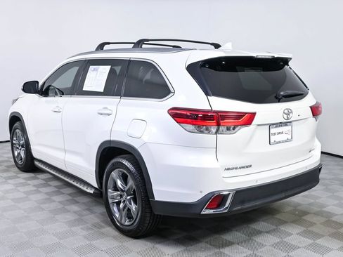 Used 2018 Toyota Highlander Limited Platinum FWD image 4