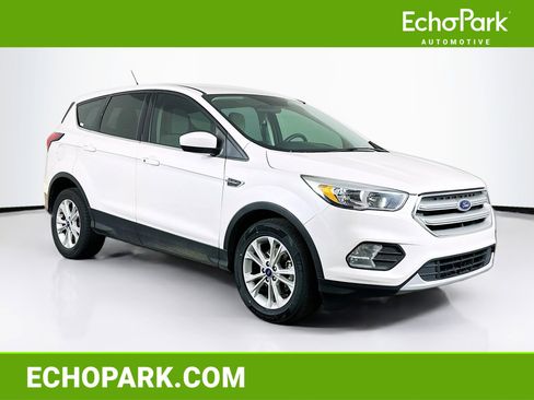 Used 2019 Ford Escape SE image 1