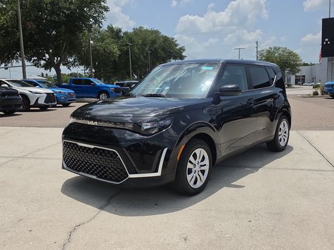 Certified 2025 Kia Soul LX FWD image 4