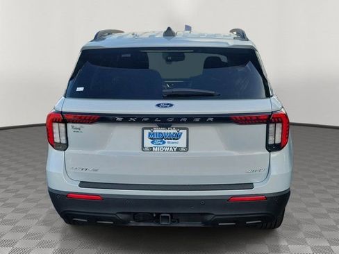 Used 2025 Ford Explorer Active AWD/4WD image 5