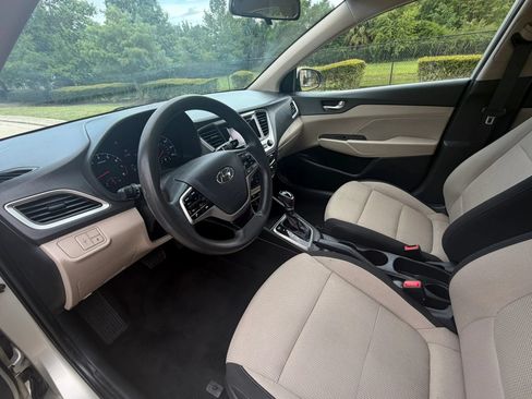 Used 2020 Hyundai Accent SE w/ Cargo Package FWD image 9