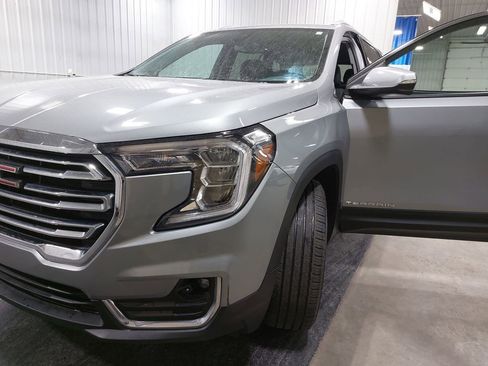 Used 2024 GMC Terrain SLT image 32